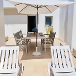 Blue Sky - With Roof Terrace In Appartement