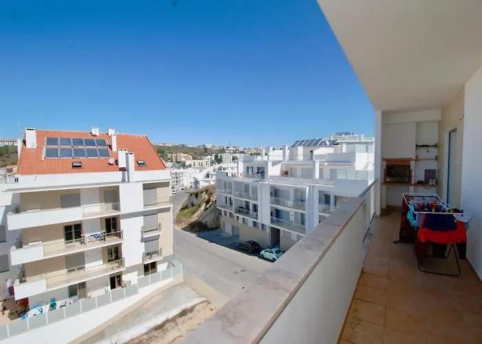 Blue Sky - With Roof Terrace In * Ναζαρέ
